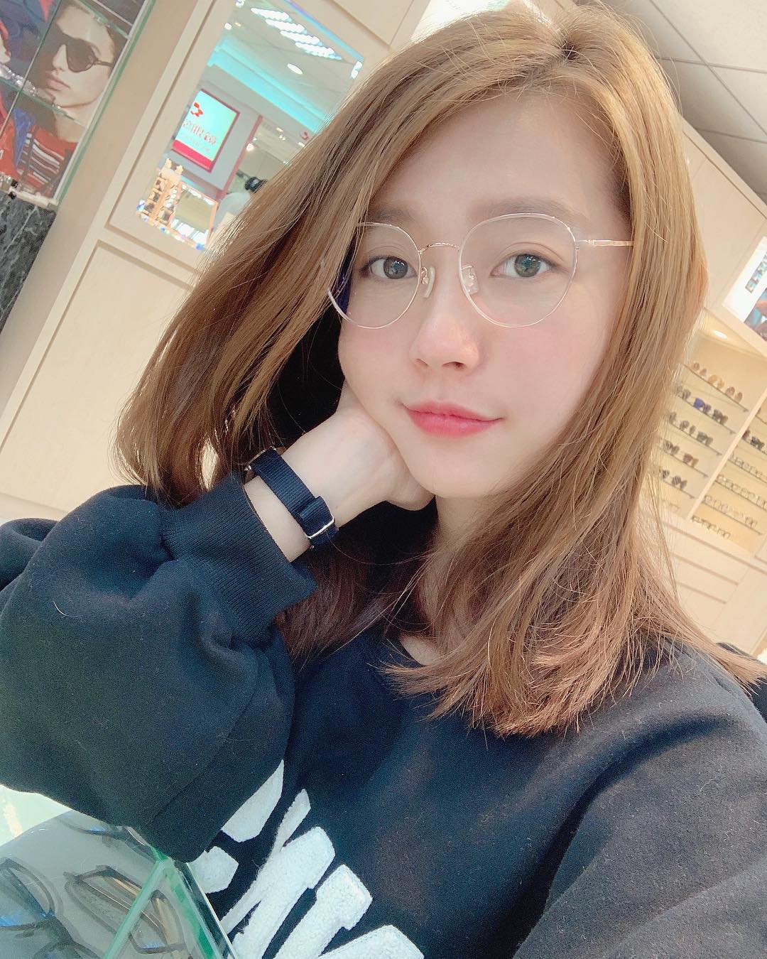 小婕~ 學校畢業了 社會生活剛開學-第1章-图片17