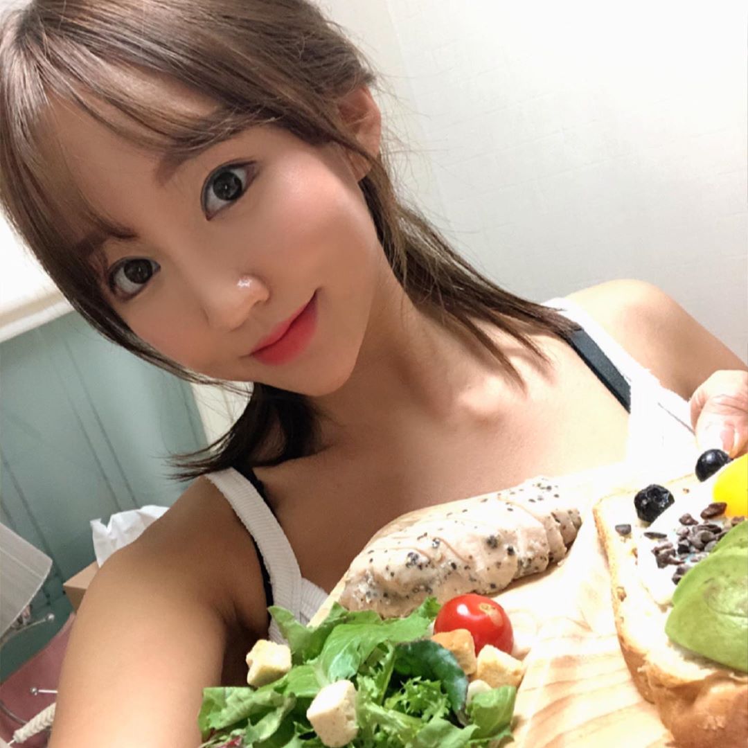凹凸有致性感胴體 大眼甜美神情讓網友秒圈粉-第1章-图片3