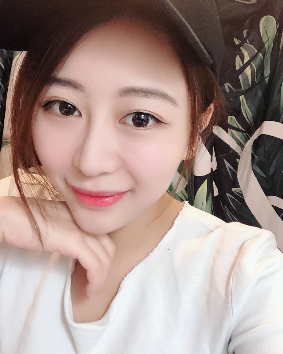 開襟露乳溝飽滿形狀全看光....快被吸進去了 Daisy黛西-第1章-图片4