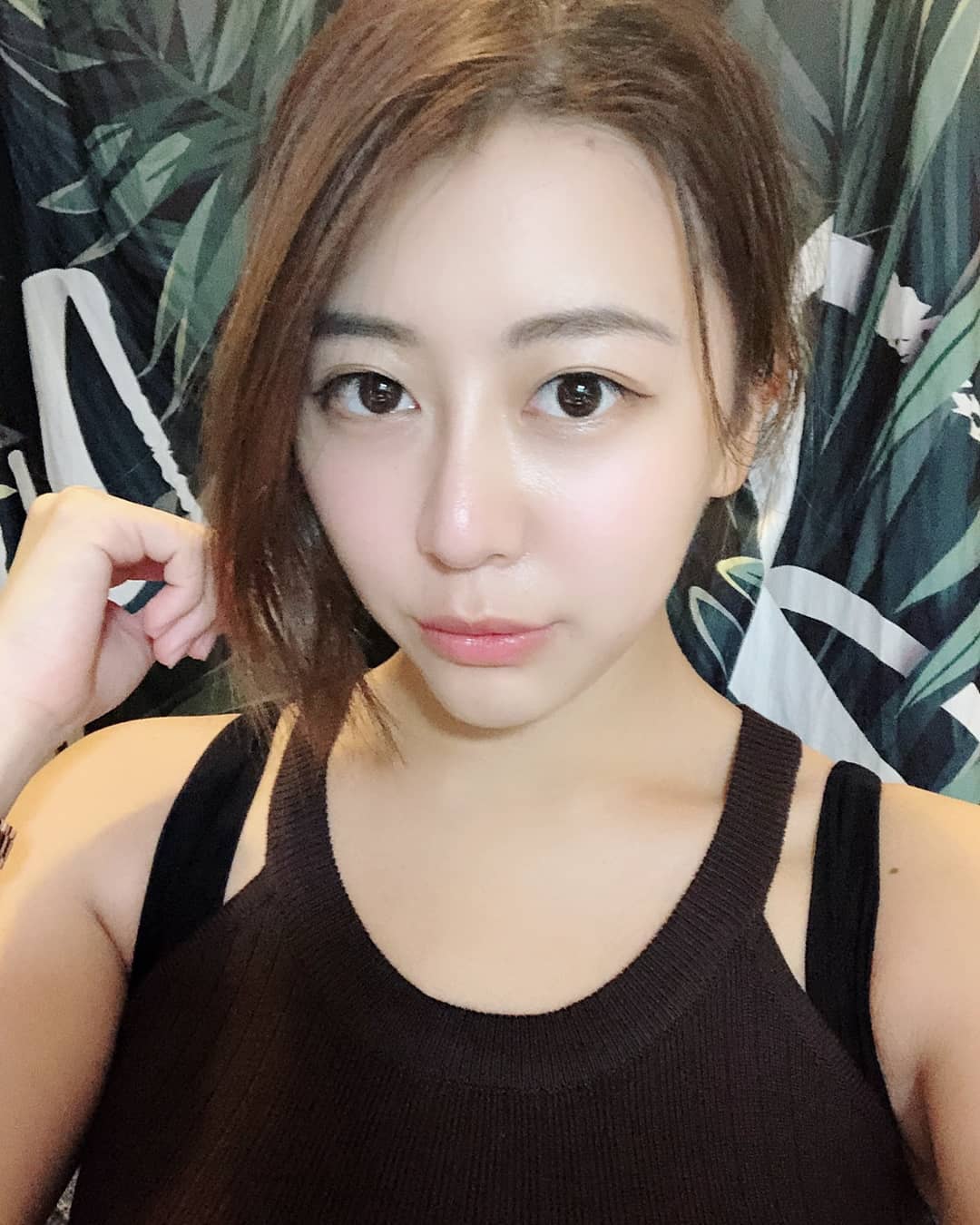 開襟露乳溝飽滿形狀全看光....快被吸進去了 Daisy黛西-第1章-图片13