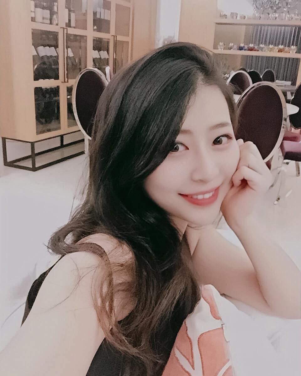 開襟露乳溝飽滿形狀全看光....快被吸進去了 Daisy黛西-第1章-图片10