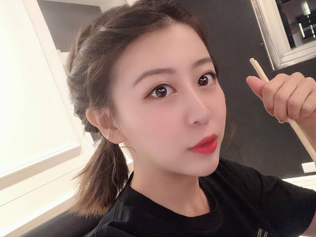 開襟露乳溝飽滿形狀全看光....快被吸進去了 Daisy黛西-第1章-图片18