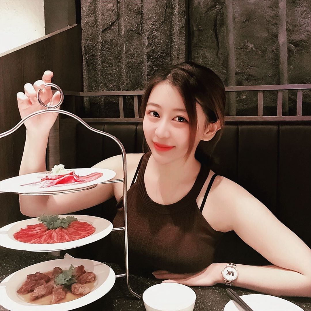 開襟露乳溝飽滿形狀全看光....快被吸進去了 Daisy黛西-第1章-图片17