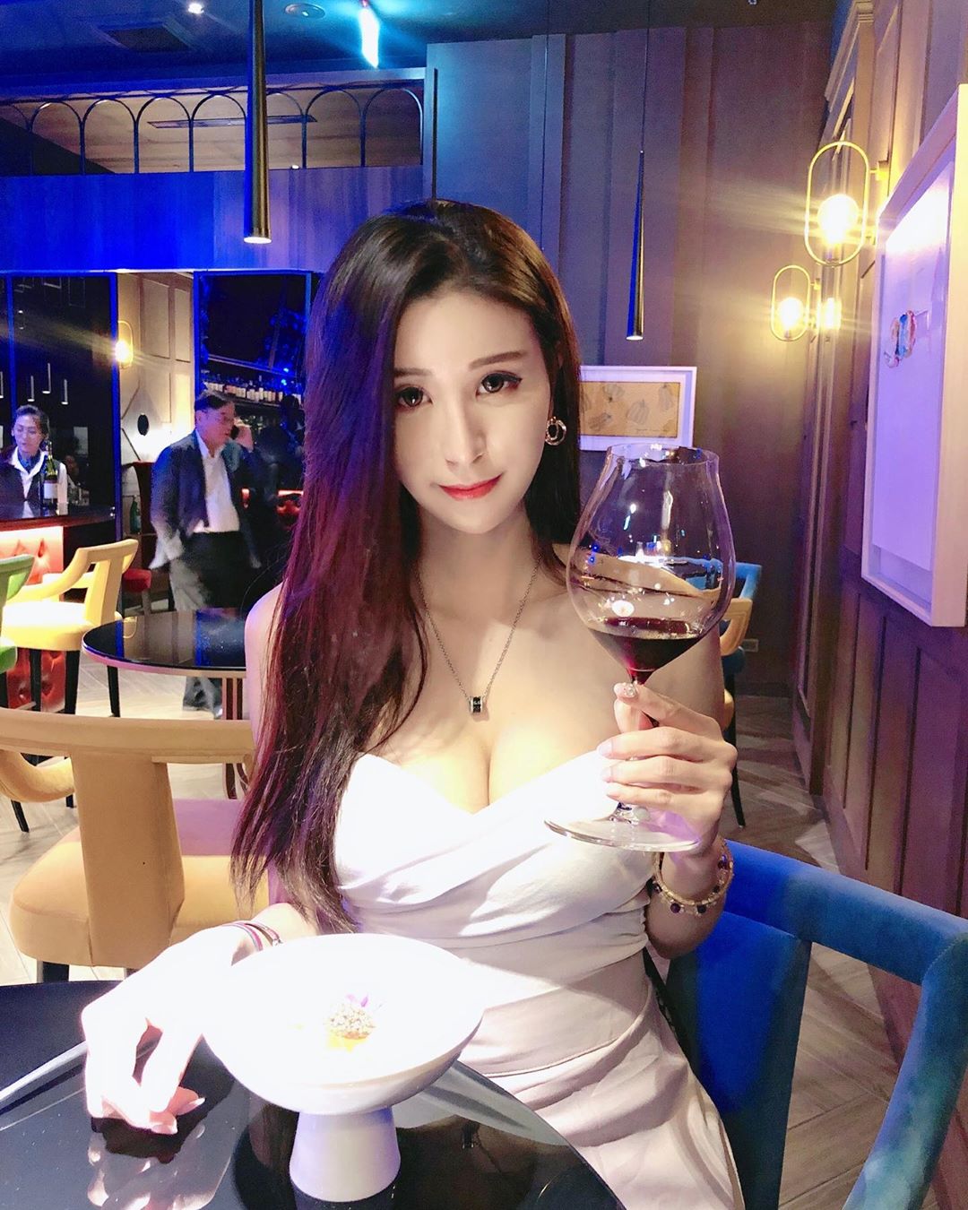 李小荻 絕美臉蛋+超SS暴力身材 讓人看好看滿!-第1章-图片18