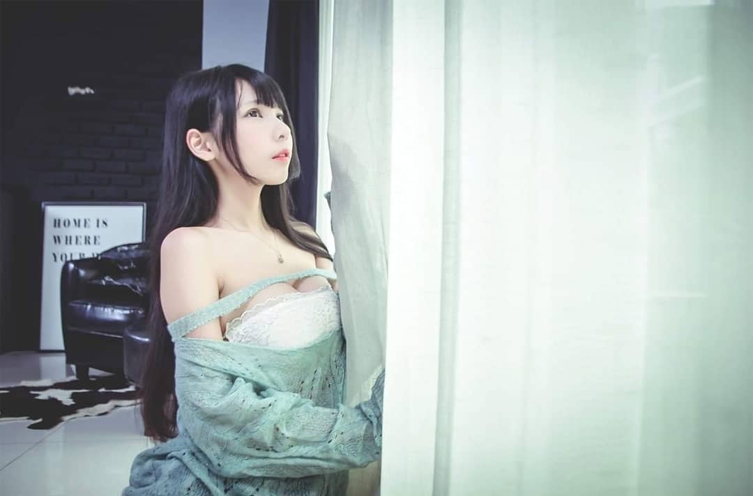 依霜ゆい 美腿鮮嫩白皙好誘人 網友:這種很可以!-第1章-图片1