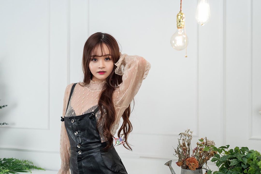 渾圓奶球騷氣狂洩 逆天鉛筆長腿讓人不能忍