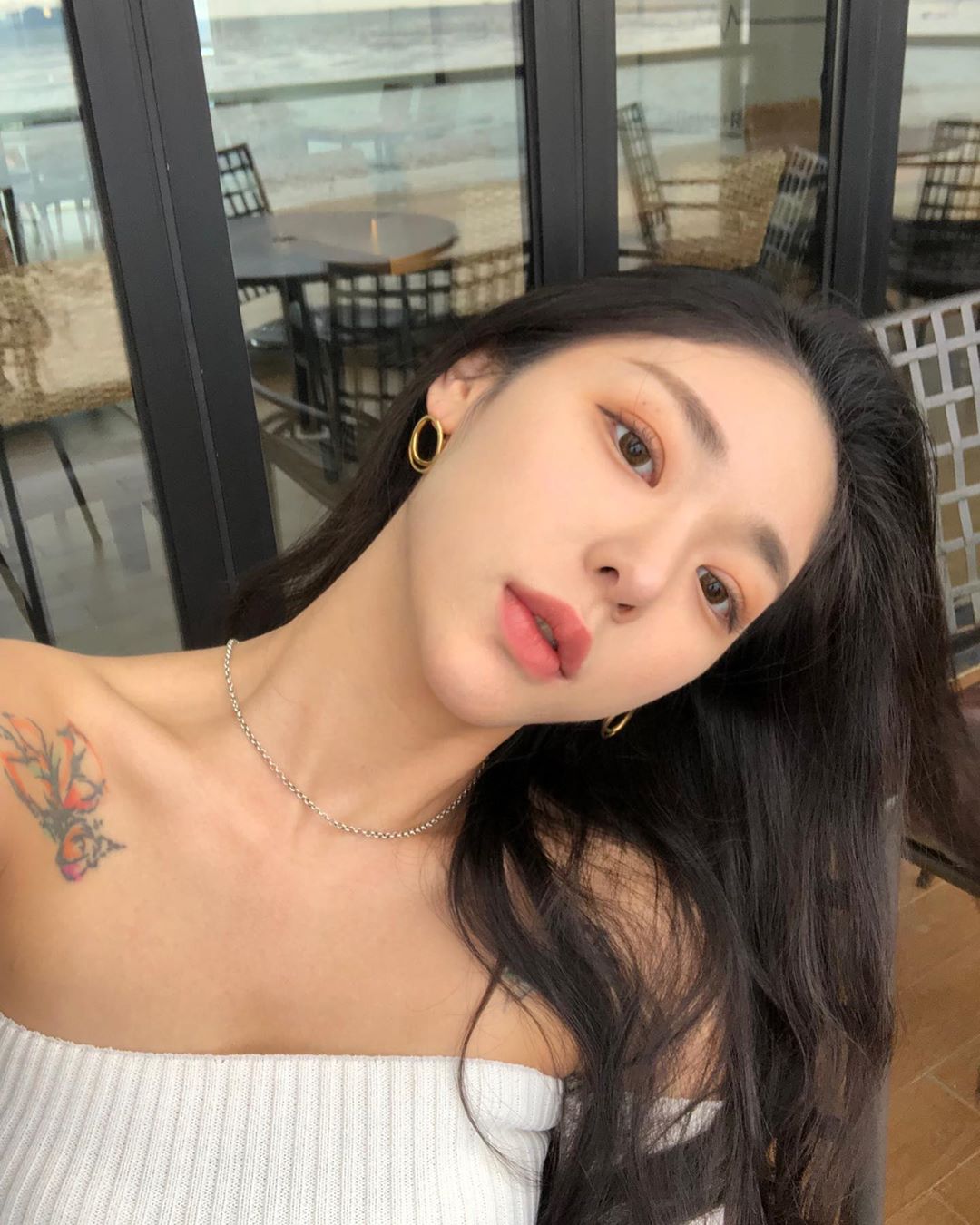 白嫩雪奶彈出來 成熟韓國大姊姊高顏值讓人戀愛