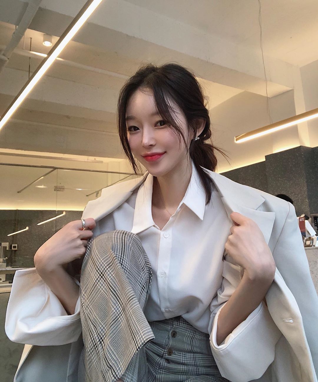 魅惑雙眸超殺電眼 極品身材曲線讓人想入非非-第1章-图片5