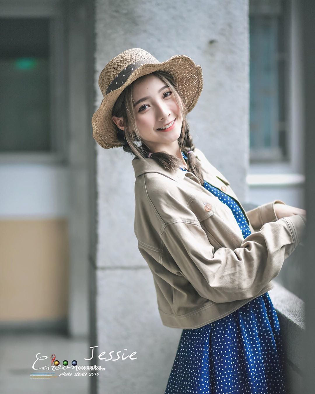 More than a thousand years of fresh!Outdoor shoot sister