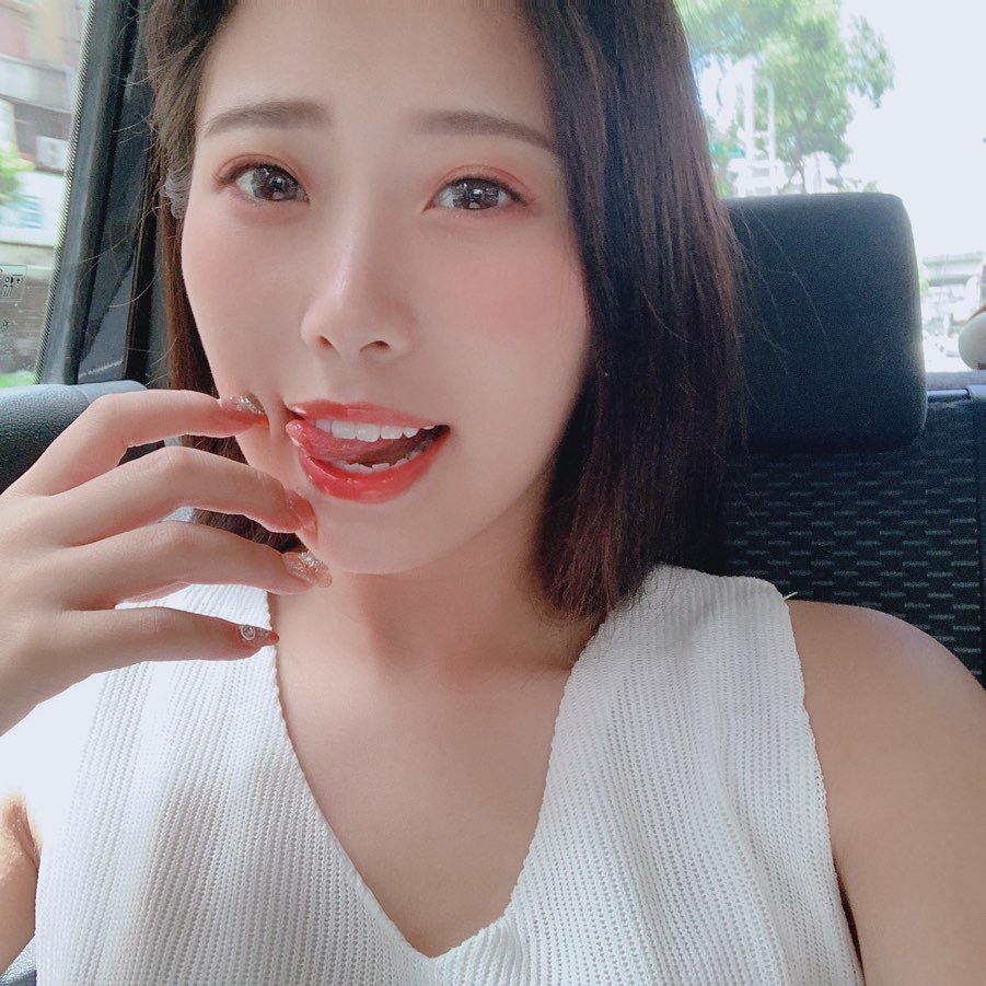 林玟妗 有空去買我的寫真集解解悶吧-第1章-图片16