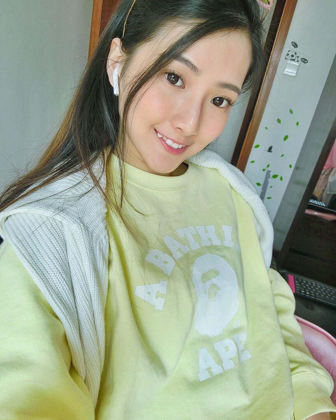楊倩兒: 我雖然有虎牙 但是我是一隻小喵咪-第1章-图片1