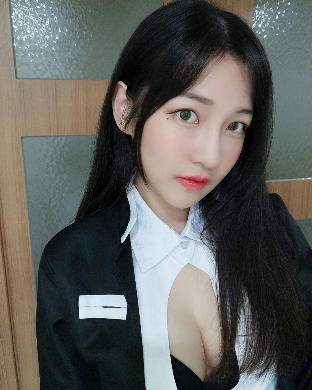 白皙妹不只顏值動人還很愛國!國旗裝下「飽滿ㄉ好料」藏不住…她羞喊:我不4韓粉!-第1章-图片10