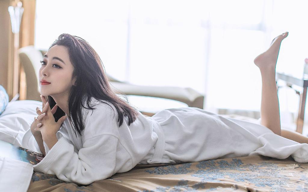 漂亮浴袍美女梁晶瑩-第1章-图片5