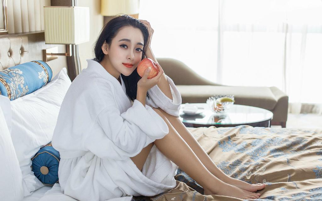 漂亮浴袍美女梁晶瑩-第1章-图片9