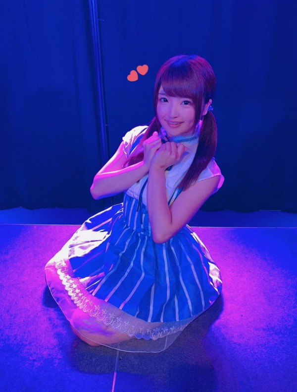 石原める、元芸能人JKアイドル石原める、マジックミラーの中で知らない內にファンの...