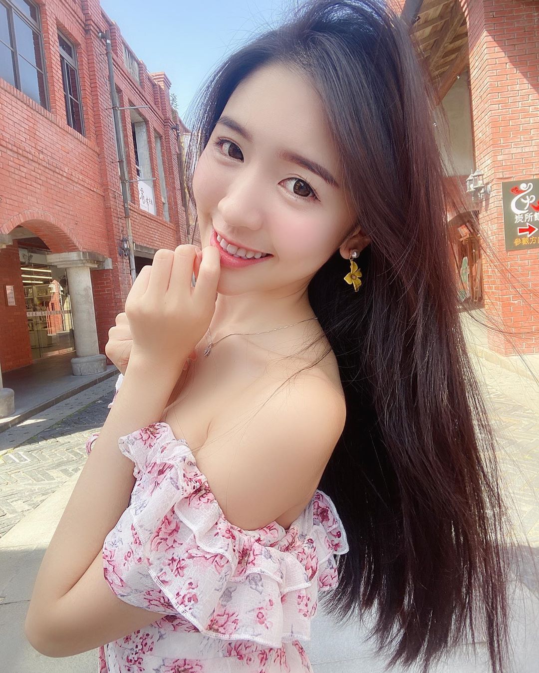 琪琪 舉著牌子說 人正真好~呵-第1章-图片4