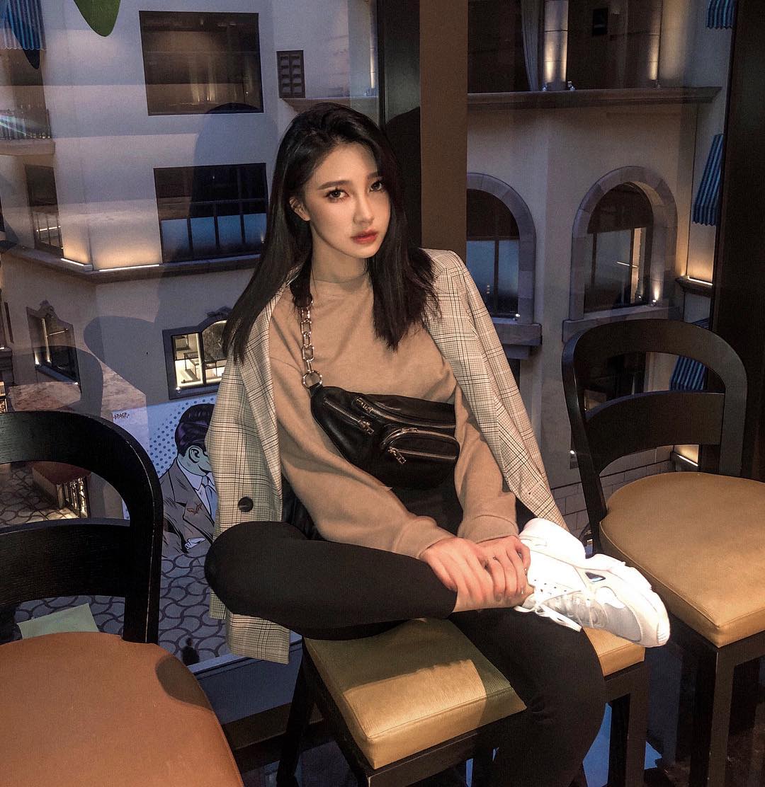 Keren Chao: 哎哦喂 姐姐腰扭到了啦-第1章-图片3