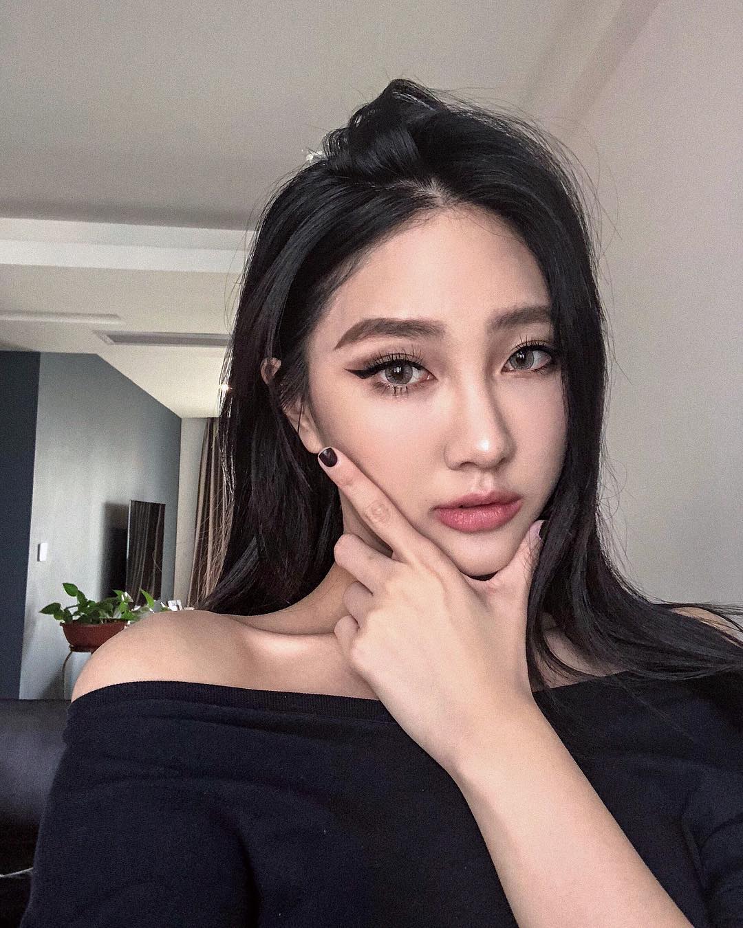 Keren Chao: 哎哦喂 姐姐腰扭到了啦-第1章-图片9
