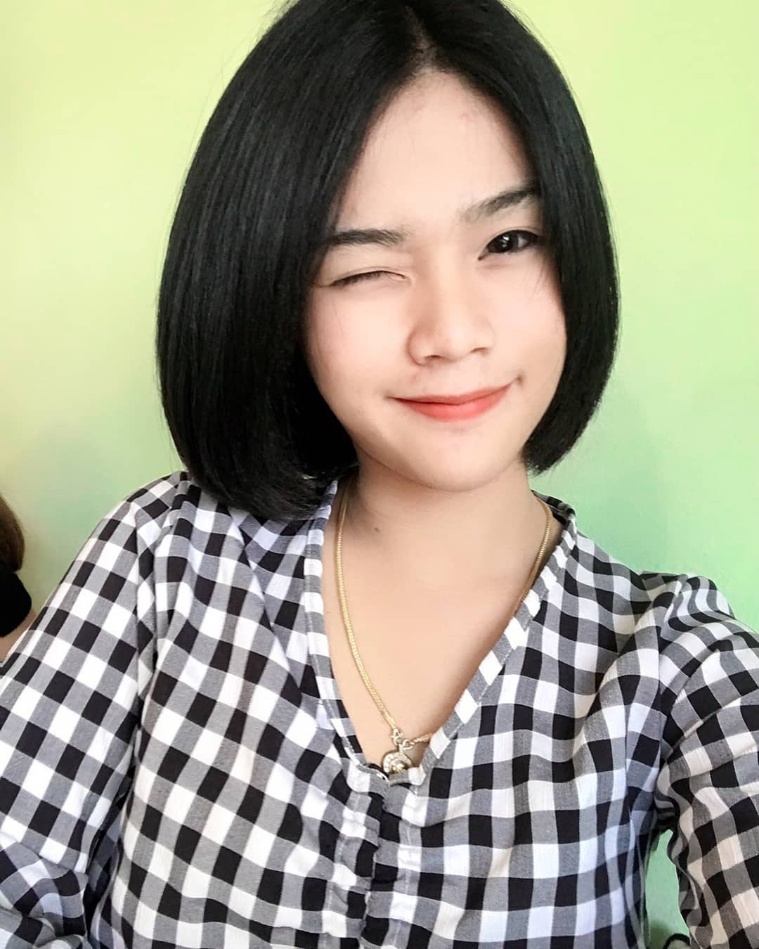 短髮正妹飄仙氣 前凸後翹顯眼曲線清新感十足