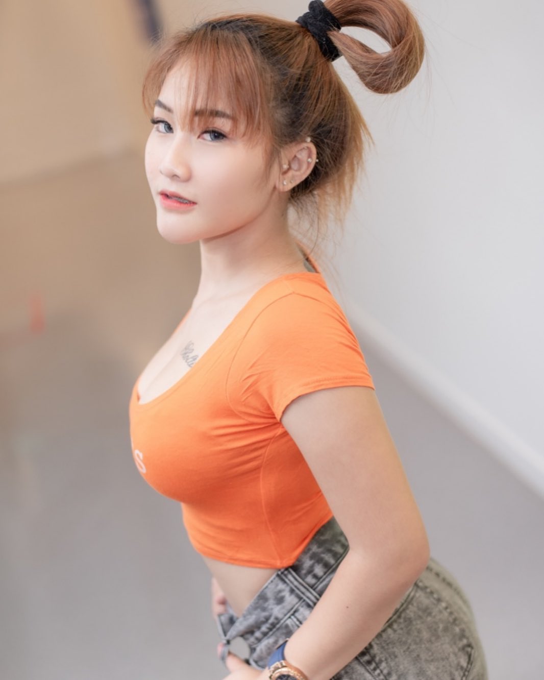 渾圓上圍露半球真誘人 雪白肌膚讓人想咬一口