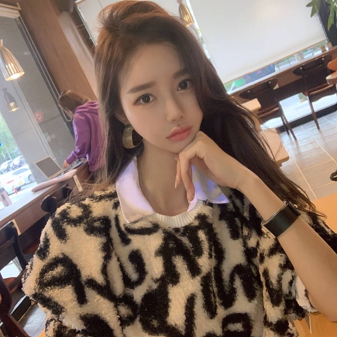 S級身材白皙美人 空靈笑容讓網友秒圈粉