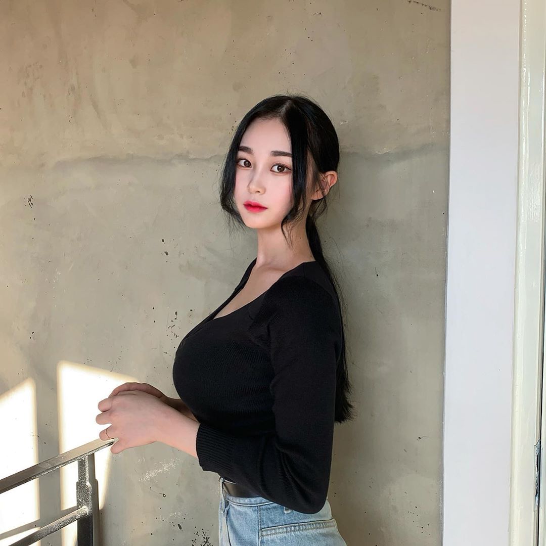 乳香味四溢胸器誘人 空靈眼神一對眼就全身酥麻