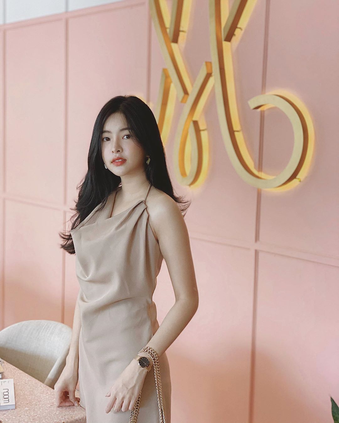 長髮俏麗大姊姊甜度爆表 香氣外漏讓人欲罷不能