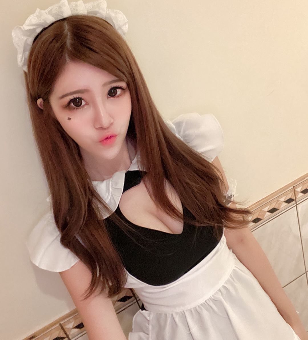 Wanting to unlock and breast and sweet little maid... dressed “filled with two hemispheres” directly splashed out... little head hello exploded: directly Soha!-第1章-图片2