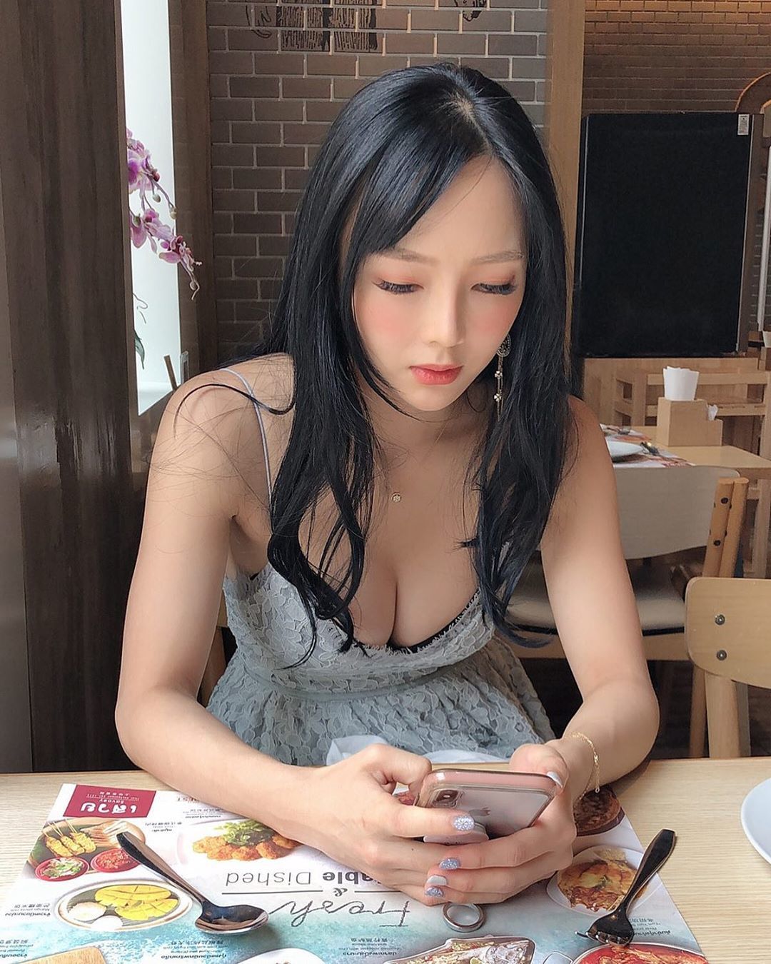 逛展辣遇神巨車頭燈!一抬眼「白饅頭自帶乳香」小頭秒慌...血條掉超快:噴光啦!-第1章-图片11