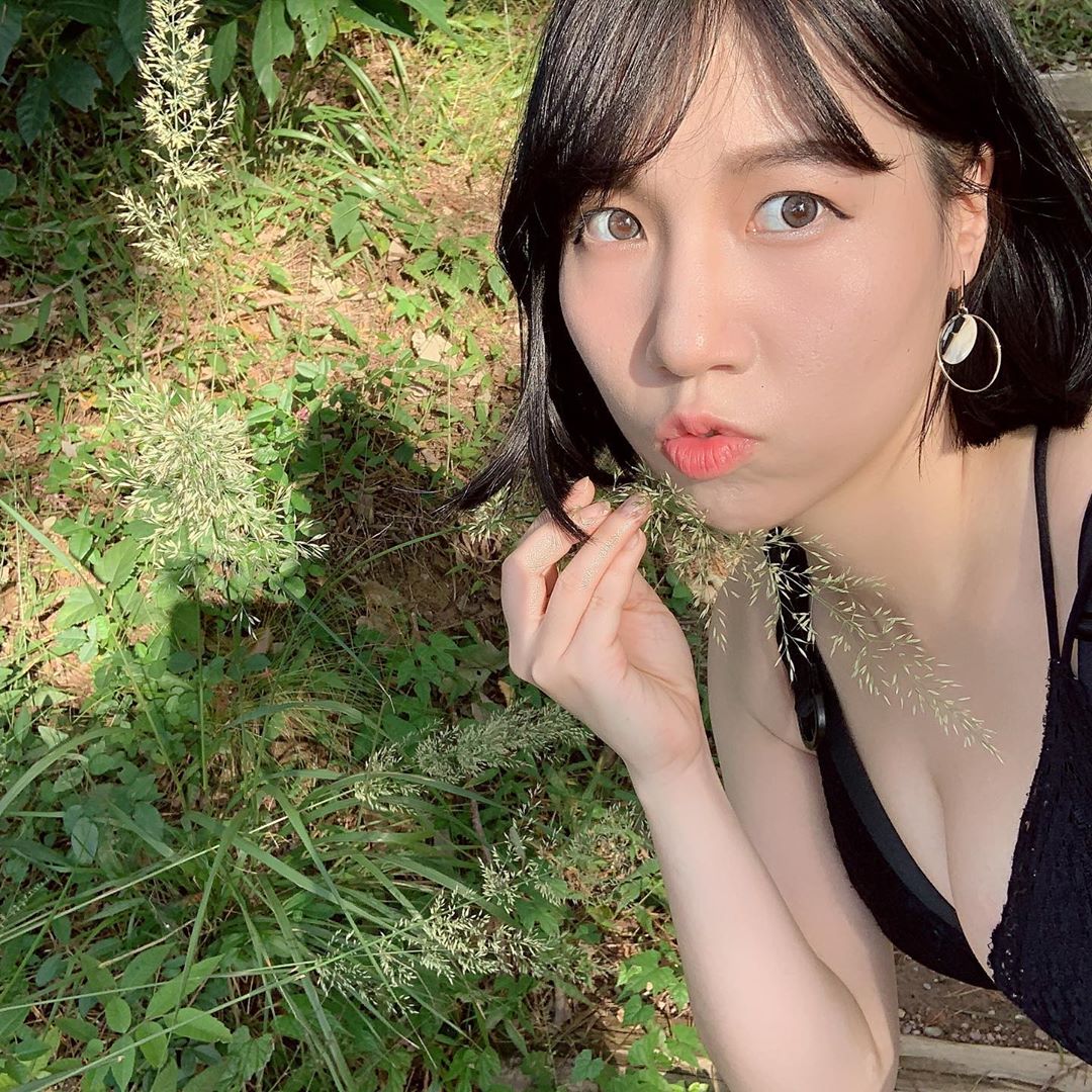 身材惹火逆天級上圍 乳溝曲線誘人至極引人犯罪