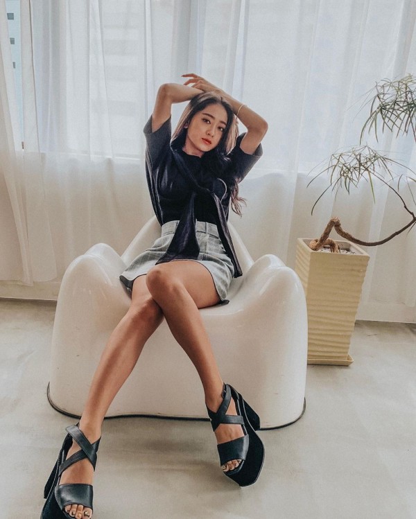 みちょぱ(池田美優)、人気モデルみちょぱ(21)うっすら腹筋が見える肉食系ランジェリー...