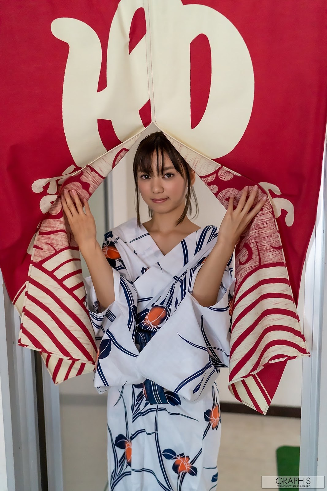 もなみ鈴、浴衣ヌード