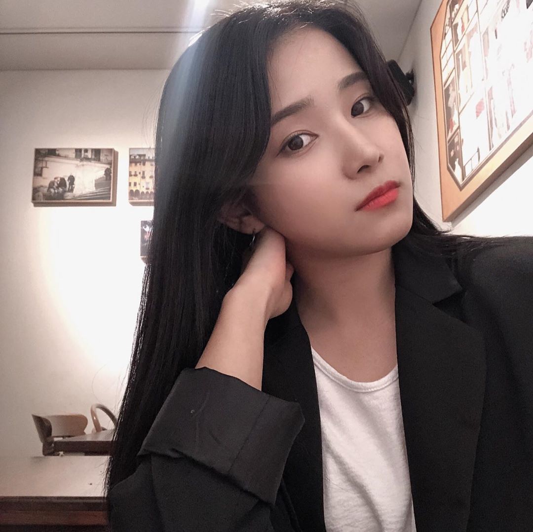 氣質姊姊長髮俏麗吸引人 精緻五官笑容迷人網友推爆-第1章-图片5