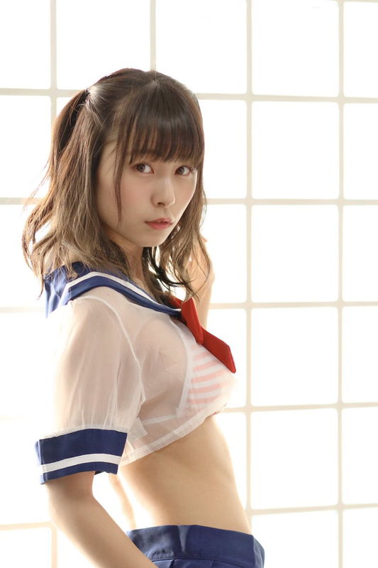 桜木美涼、撮影會で熱狂的な人気を誇る桜木美涼、本格グラビア參戦で上向き完璧美乳...