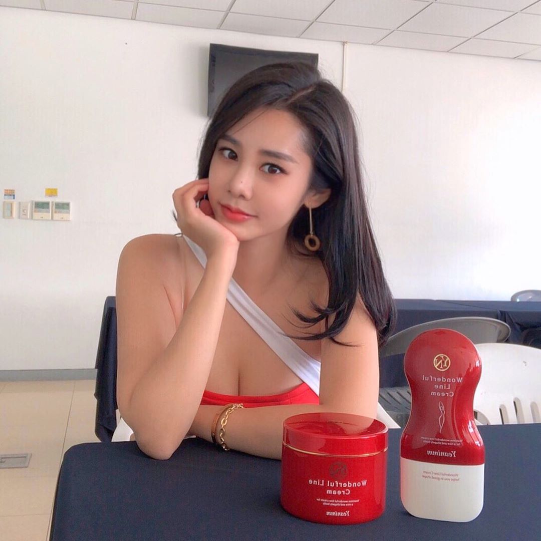 大眼韓國麻豆藏不住的美胸 乳香味呼之欲出直接擄獲你-第1章-图片2
