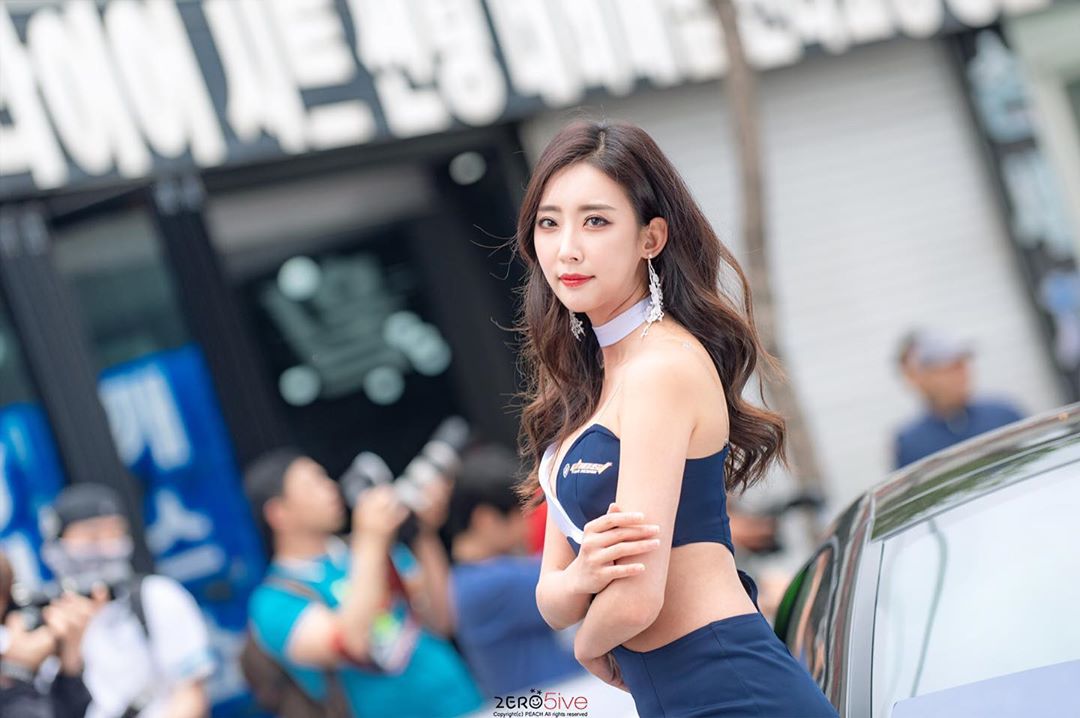 賽車女郎身材太火辣讓人分心 仙氣爆發看的心癢難耐-第1章-图片13