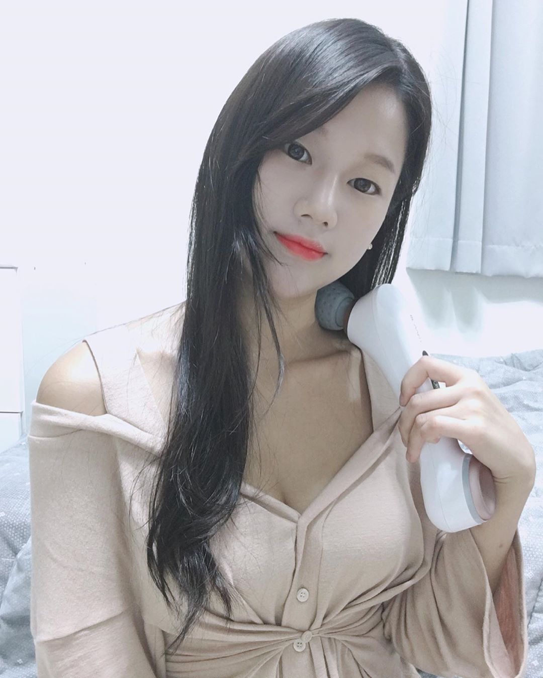 水蛇腰誘人美乳想引人犯罪 正面視角超突出讓網友暴動-第1章-图片4