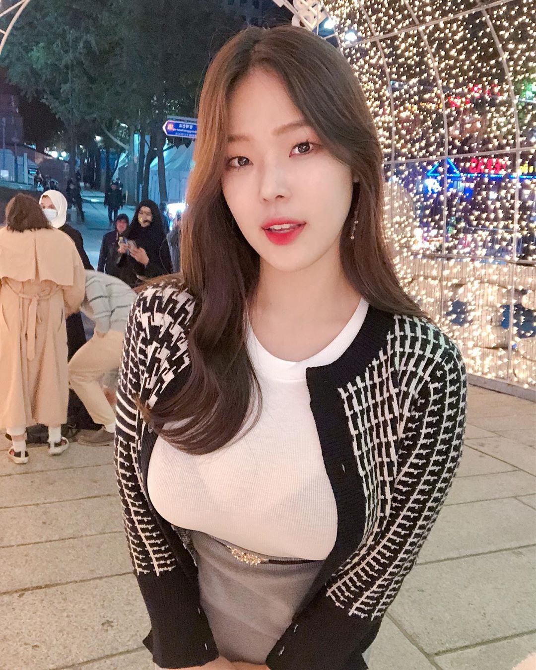 勾人媚眼清純臉蛋 若隱若顯渾圓美胸極致醇濃奶香-第1章-图片8