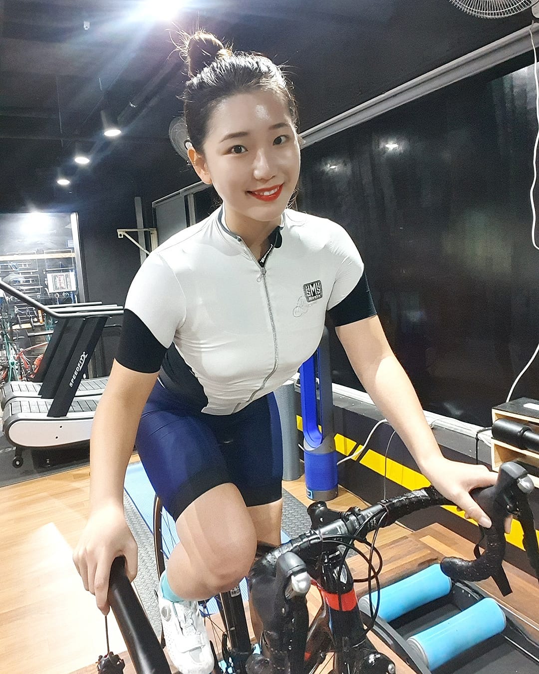 熱愛運動白皙美人 正氣稟然勾魂上圍讓網友躁動-第1章-图片8