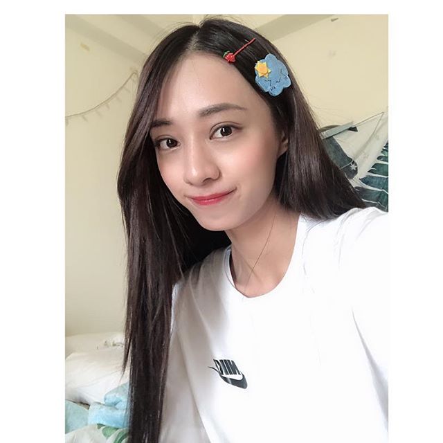 琳仔 曲線超犯規正妹讓人把持不住-第1章-图片2