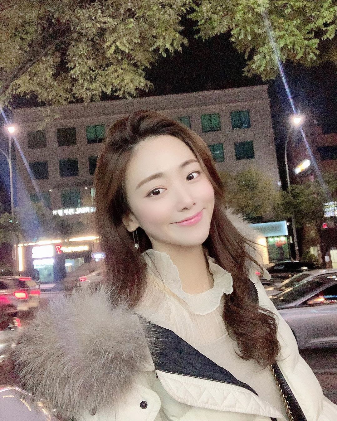 溫柔笑顏大姊姊私藏好身材 蹦出木瓜奶騷氣直沖天-第1章-图片2