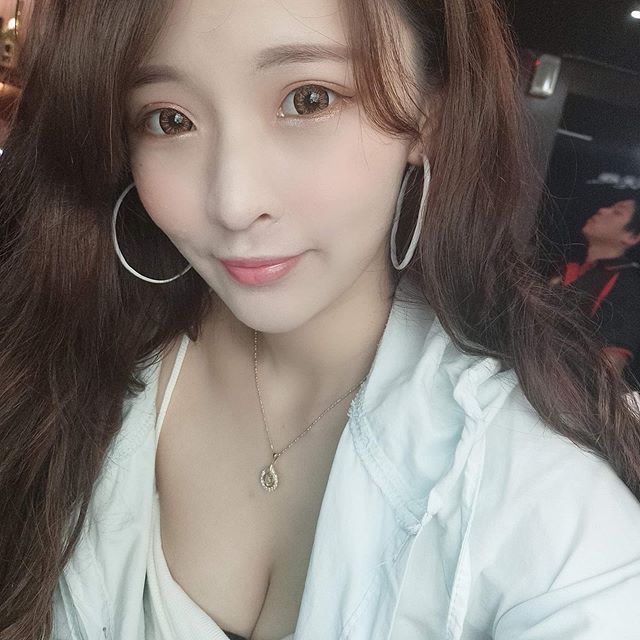 Big Snow White Breastfeeding Wife Thoughts to Marry Home-第1章-图片9
