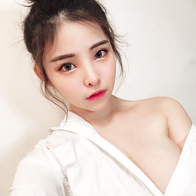 Cynthia Kuo 事業線太兇了吧!網友看到這張就不行-第1章-图片9