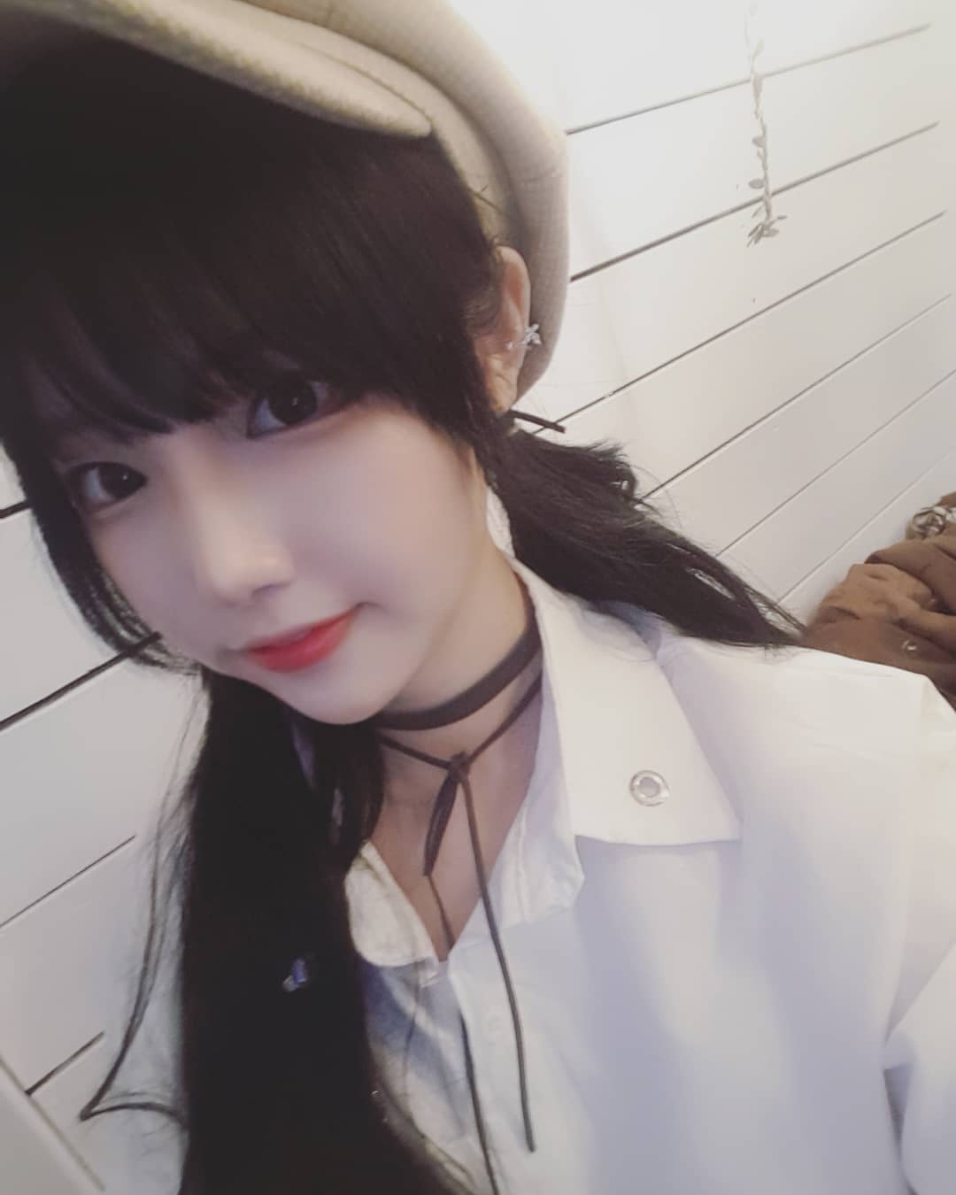 萌萌臉蛋大眼睛 火辣螞蟻腰激起網友保護慾