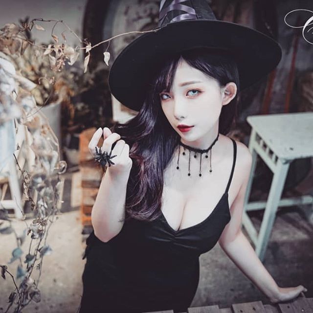 佞佞Ning 雙電眼與美乳讓人迷戀 網驚:又白又巨-第1章-图片17