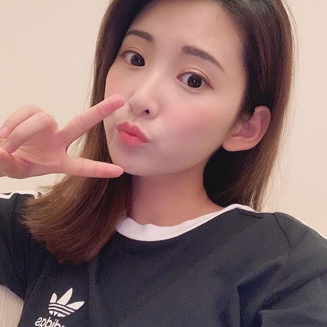 孔安 氣質外表下暗藏著「飽滿der乳量」笑容甜度超標-第1章-图片3