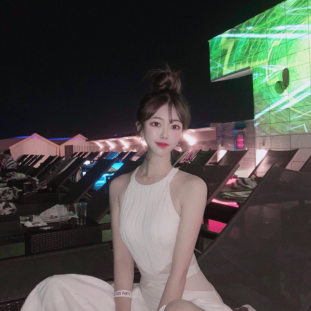 大眼韓國御姊拋媚眼 潔白胴體性感解放看了鼻血直流-第1章-图片1