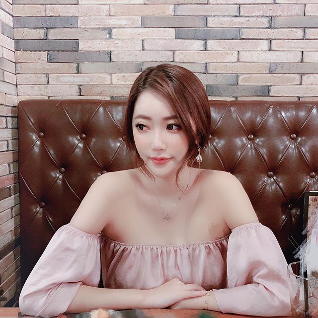 培培 雪白核彈美乳重量沈甸甸...IG曬滿滿兇器照-第1章-图片3