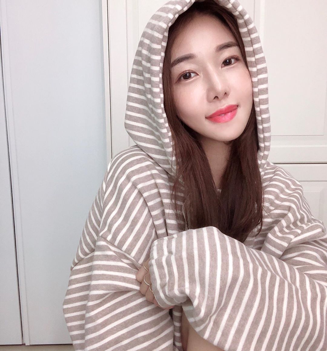 韓國空姐精緻五官 甜美笑容融化網友的心靈