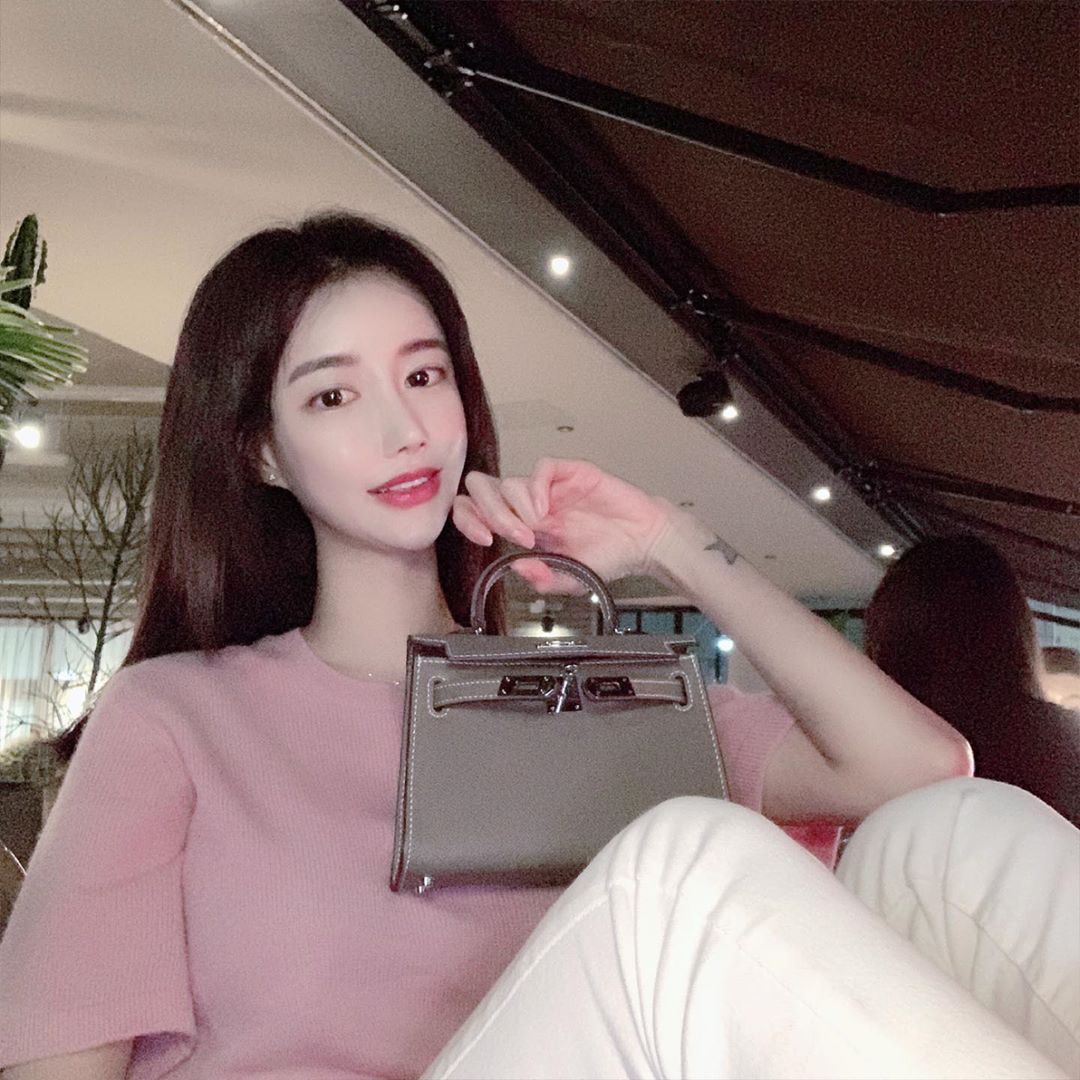 香肩加上傲人上圍 充滿靈性眼神讓網友坐不住-第1章-图片19